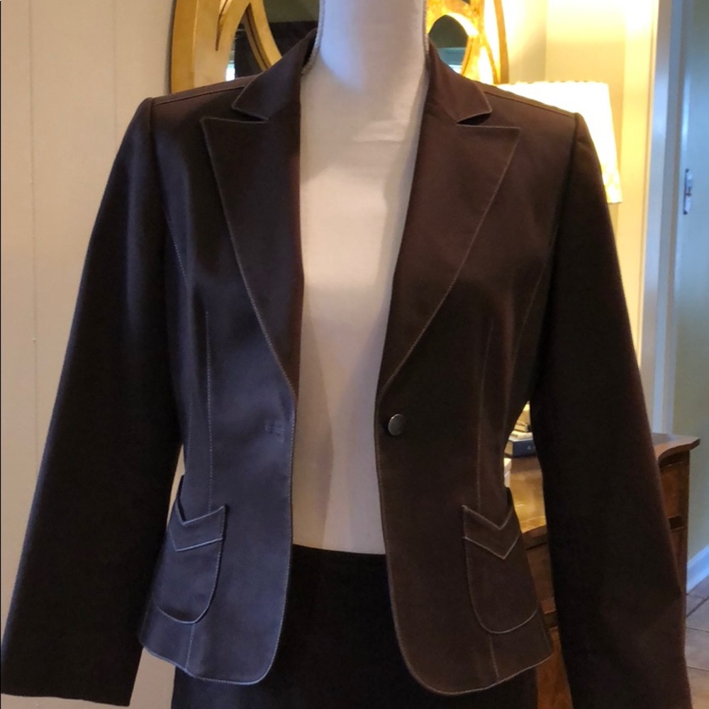 Tahari skirt suit